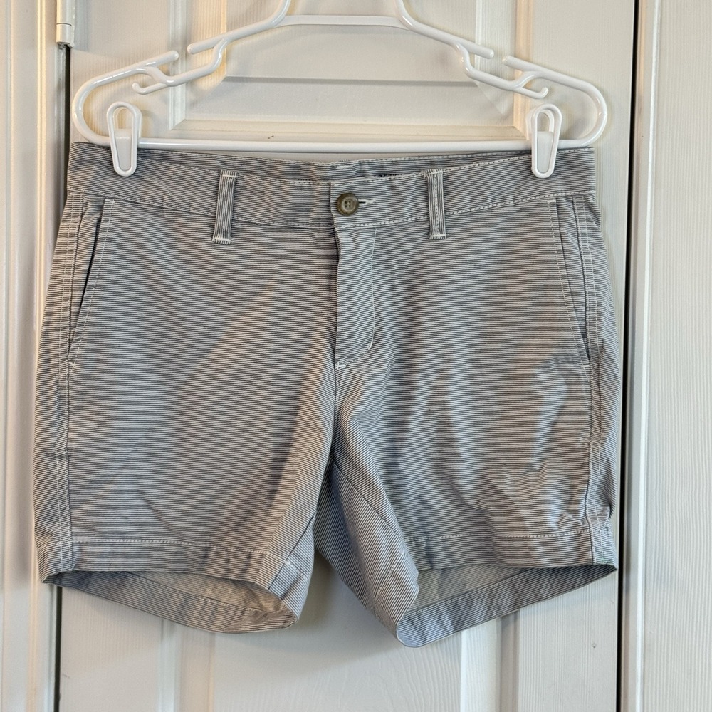 Khakis by Gap Girlfriend 5" Short Gray & White Stripe Chino Shorts Womens Size 4